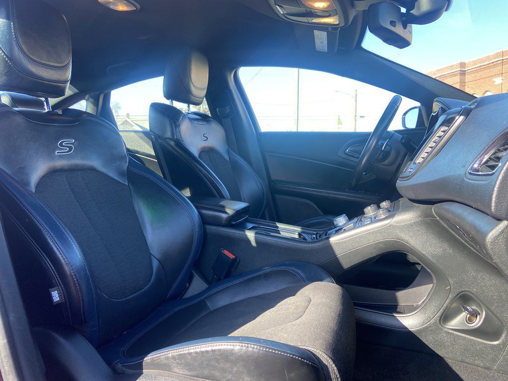 2015 Chrysler 200 Image 14