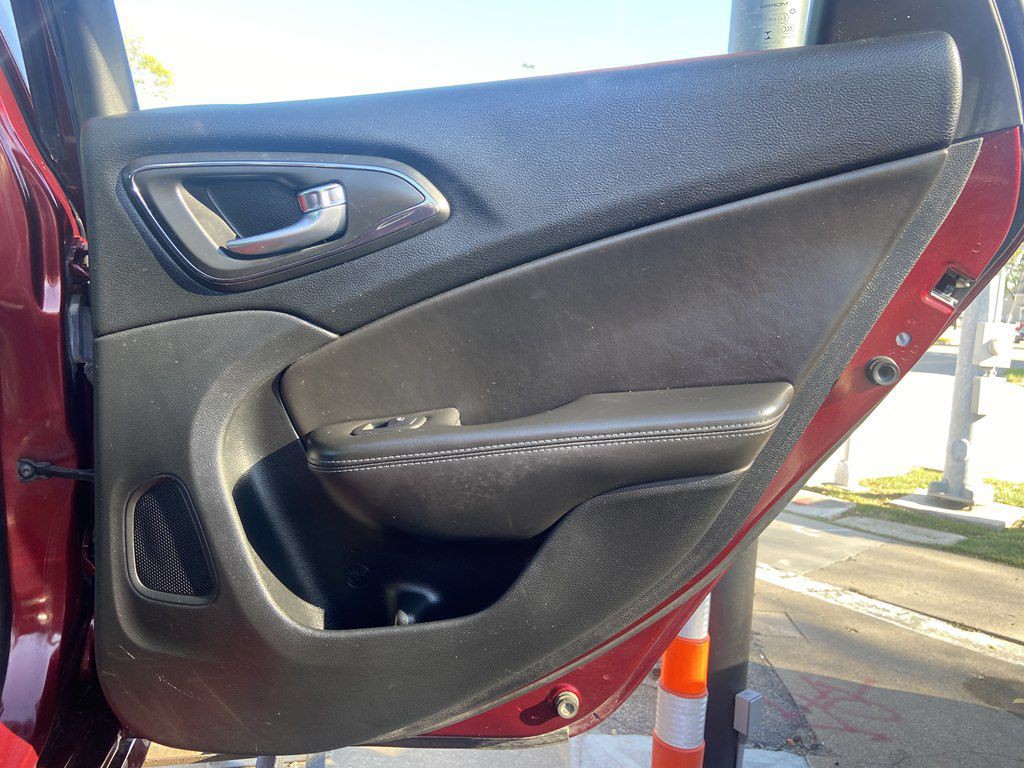 2015 Chrysler 200 Image 15