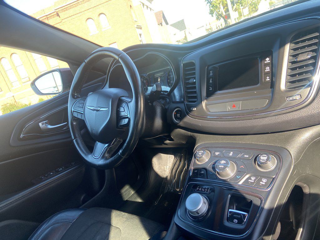 2015 Chrysler 200 Image 17