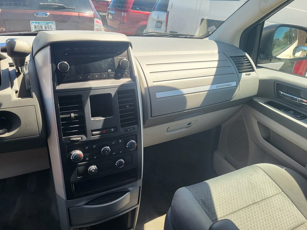 2010 Dodge Grand Caravan Image 2