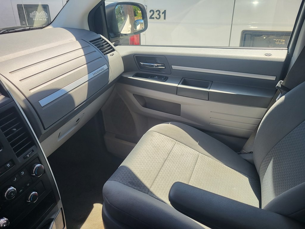 2010 Dodge Grand Caravan Image 3