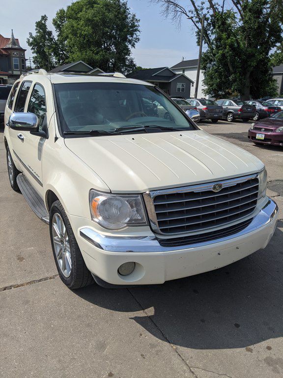 2007 Chrysler Aspen Image 2