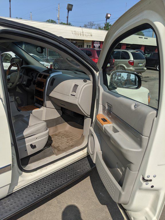 2007 Chrysler Aspen Image 6