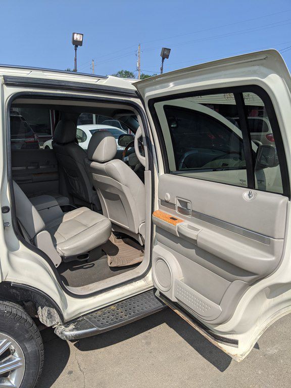 2007 Chrysler Aspen Image 8