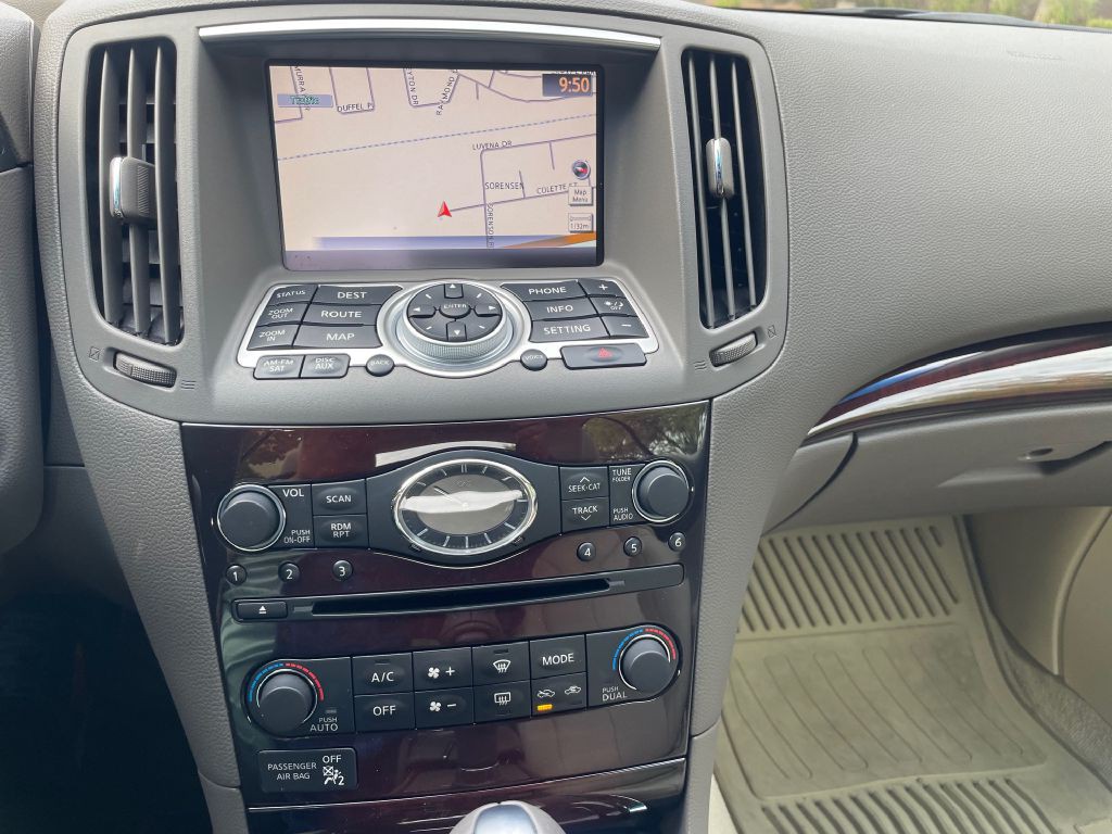 2012 INFINITI G37 Image 7