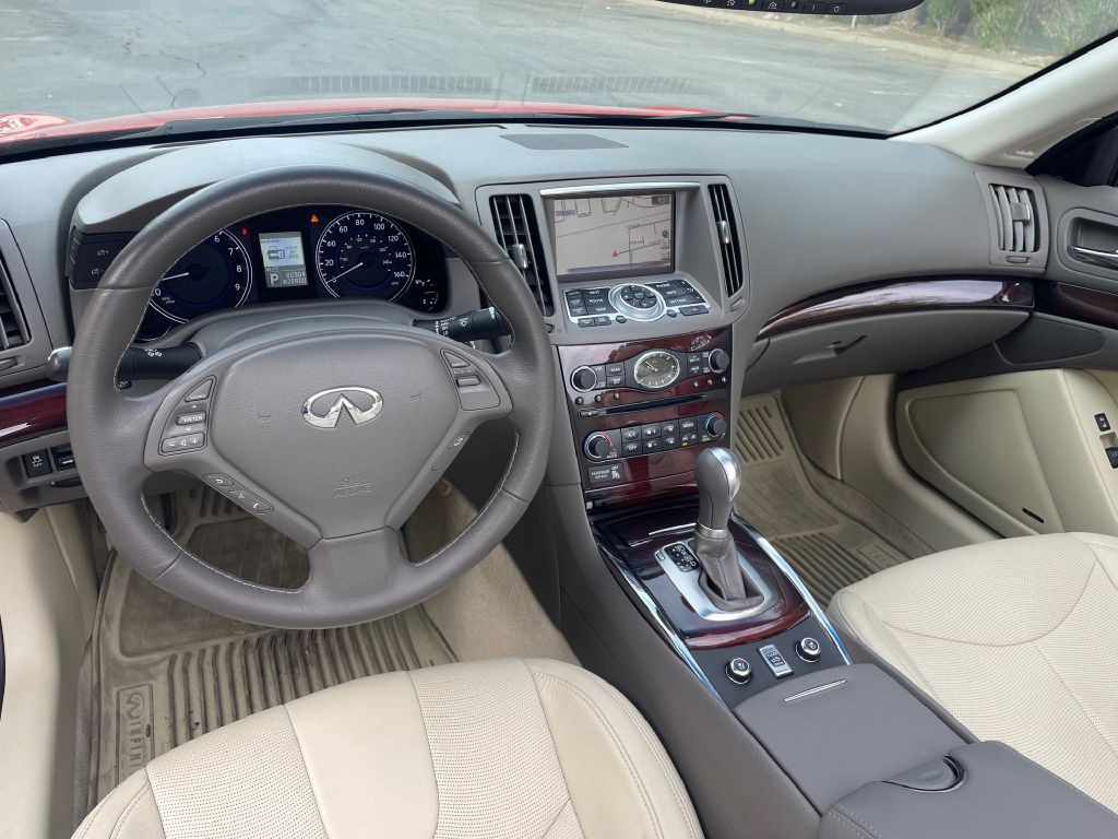 2012 INFINITI G37 Image 8