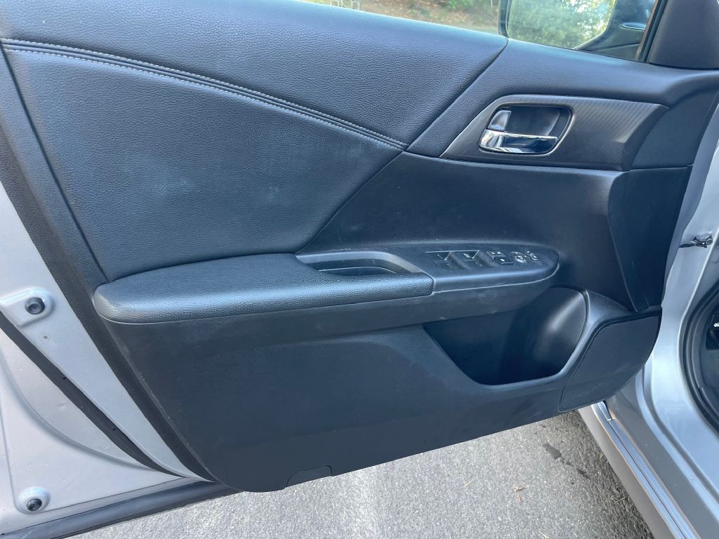 2016 Honda Accord Image 11