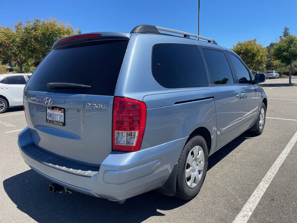 2008 Hyundai Entourage Image 4