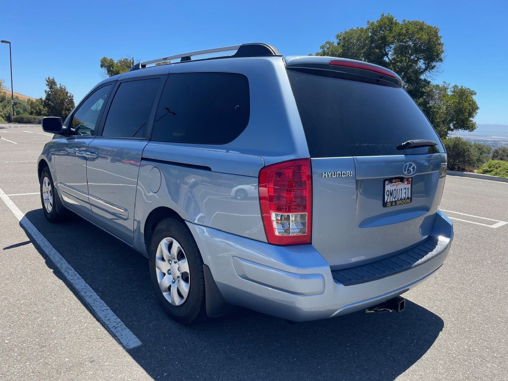 2008 Hyundai Entourage Image 6