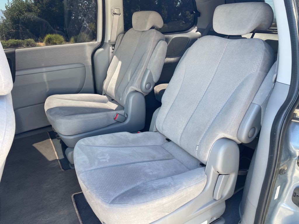 2008 Hyundai Entourage Image 8