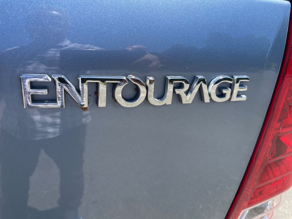 2008 Hyundai Entourage Image 16