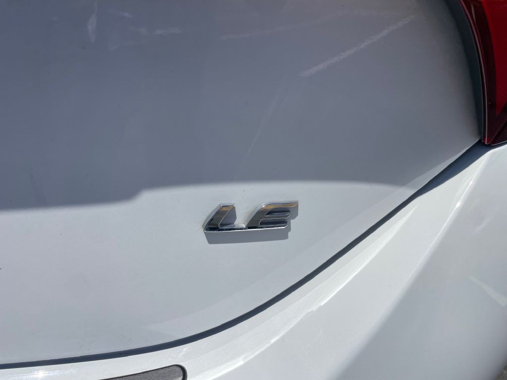 2015 Toyota Corolla Image 16