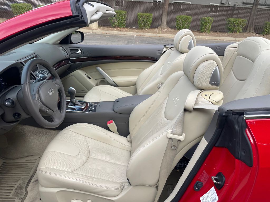 2012 INFINITI G37 Image 9
