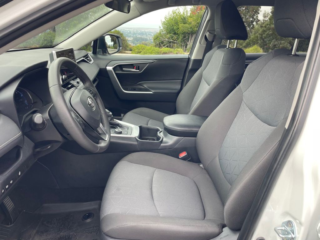 2025 Toyota Rav4 Image 7