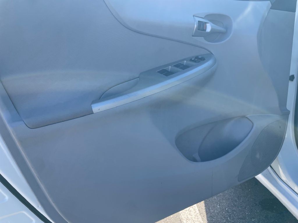 2012 Toyota Corolla Image 11