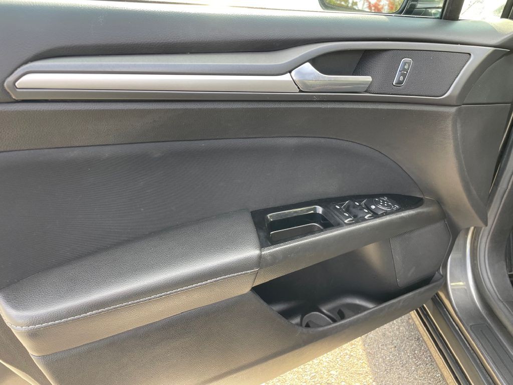 2016 Ford Fusion Image 11