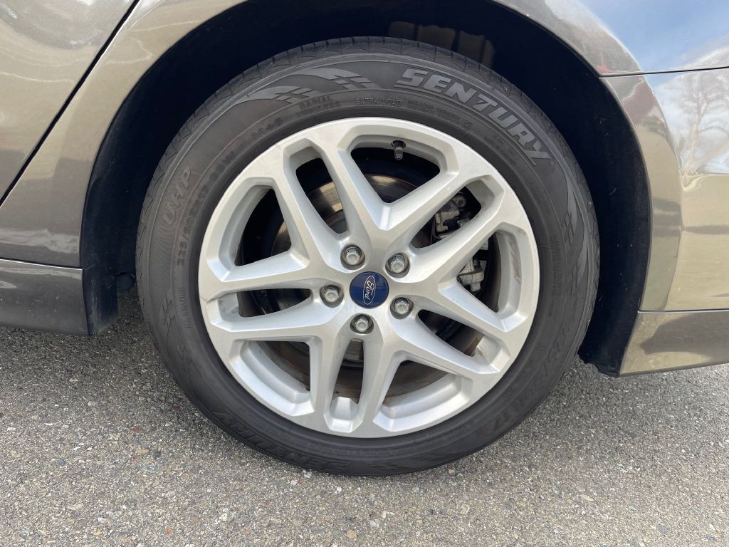 2016 Ford Fusion Image 16