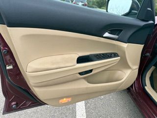 2011 Honda Accord Image 11