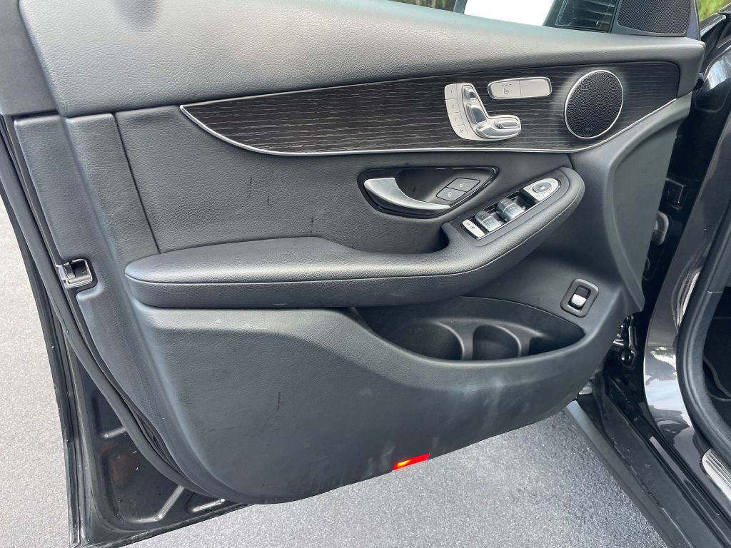 2021 Mercedes-Benz GLC-Class Image 11