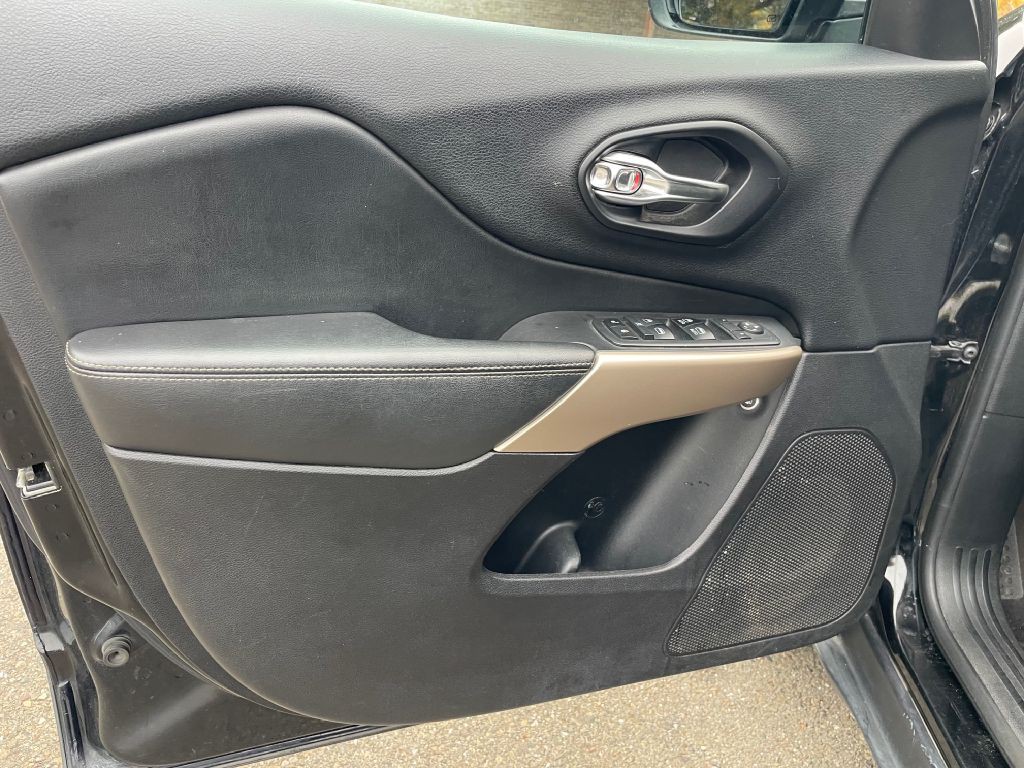 2018 Jeep Cherokee Image 11