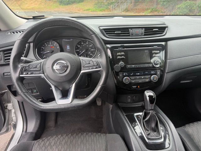 2017 Nissan Rogue Image 9