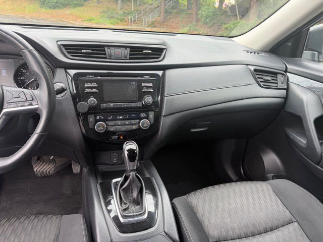 2017 Nissan Rogue Image 10