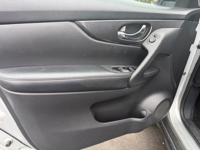 2017 Nissan Rogue Image 11