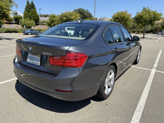 2013 BMW 3 Series Image 4