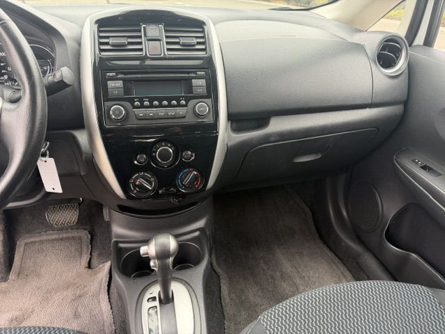 2015 Nissan Versa Image 10