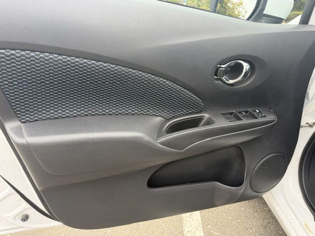 2015 Nissan Versa Image 11