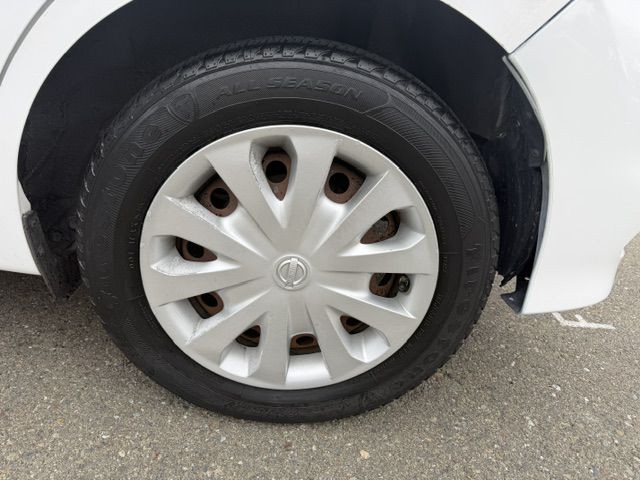 2015 Nissan Versa Image 16