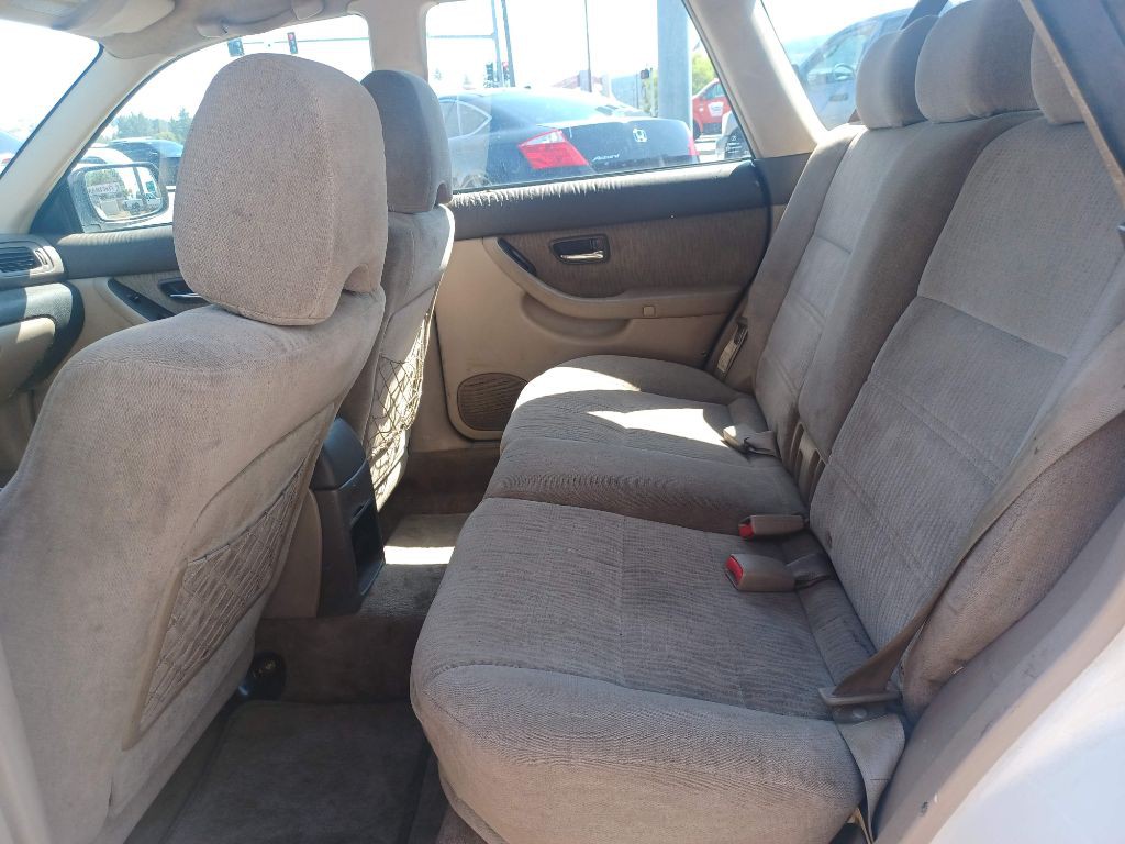 2001 Subaru Outback Image 10