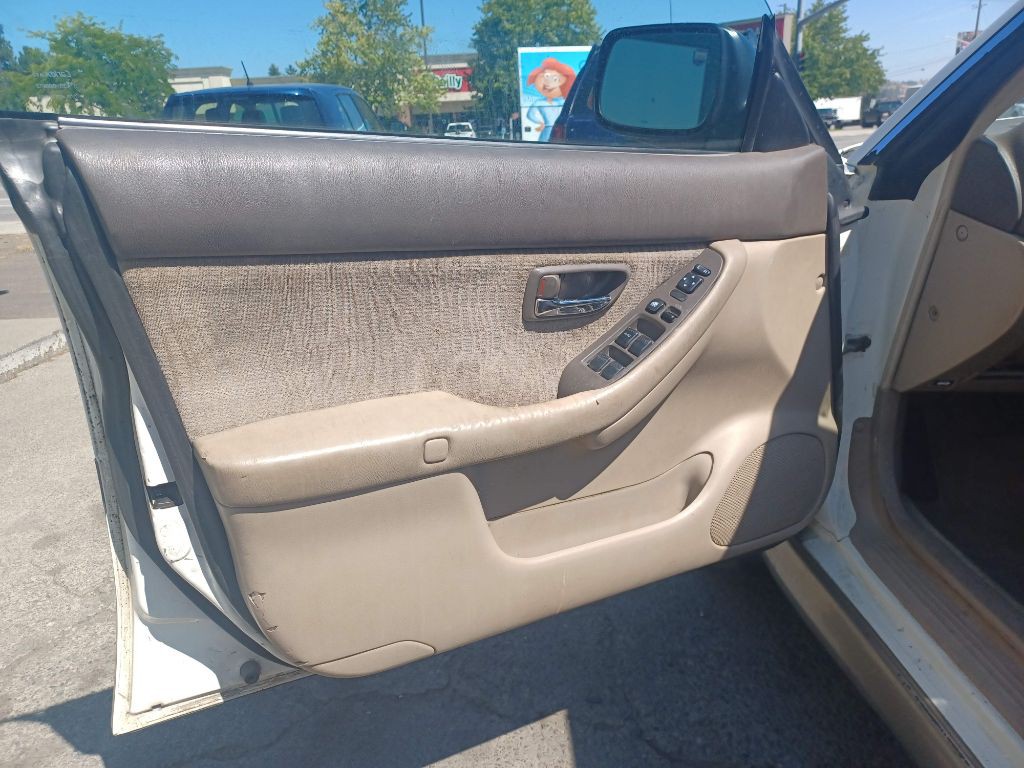 2001 Subaru Outback Image 11