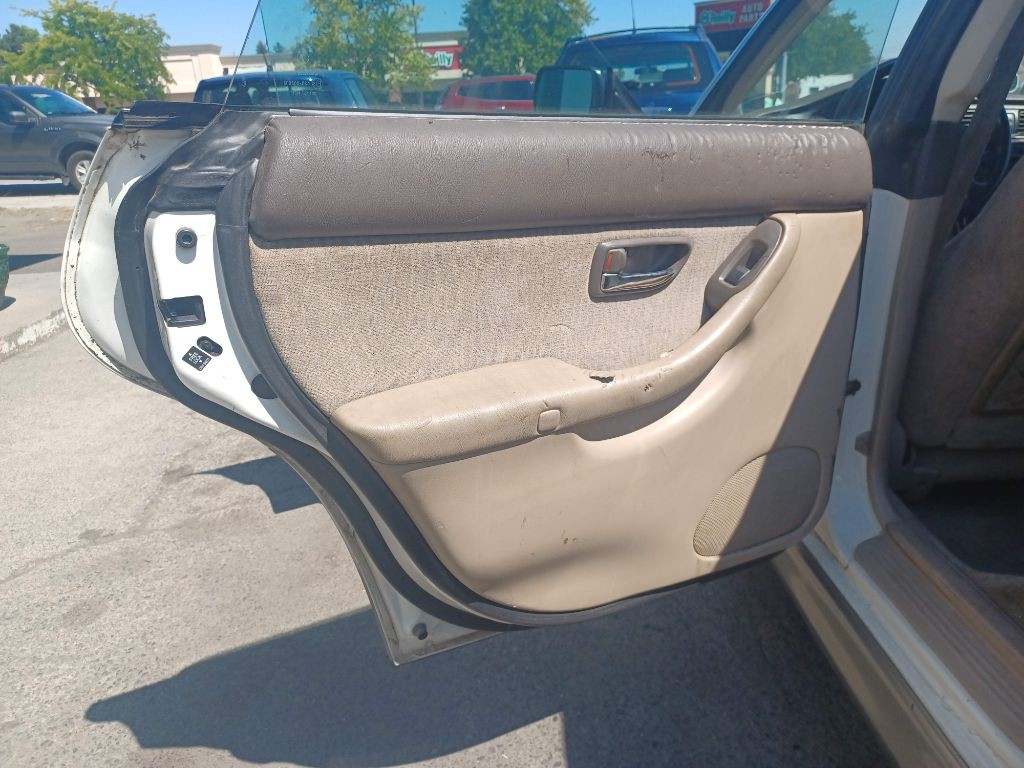 2001 Subaru Outback Image 12