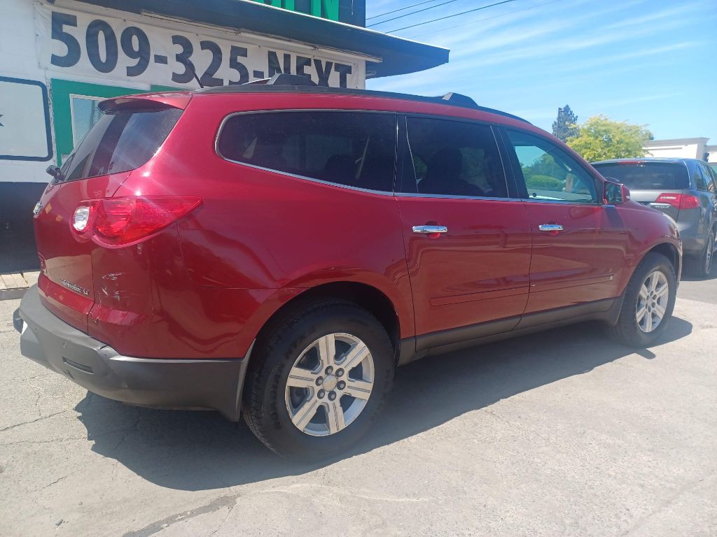 2010 Chevrolet Traverse Image 1