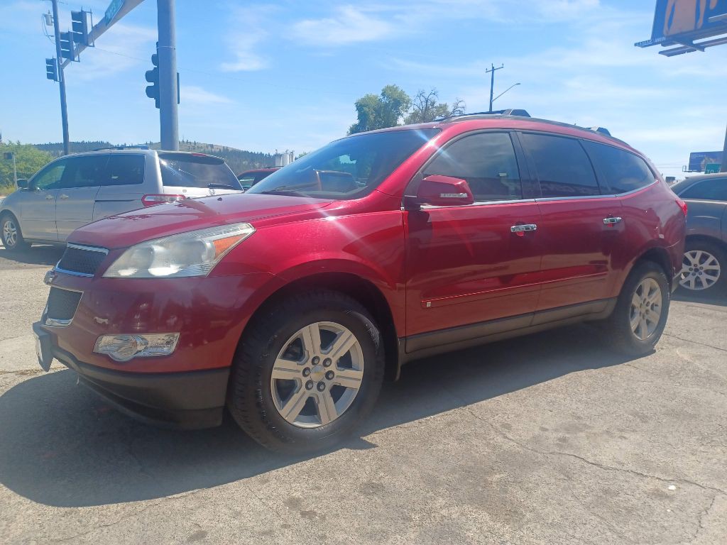 2010 Chevrolet Traverse Image 2