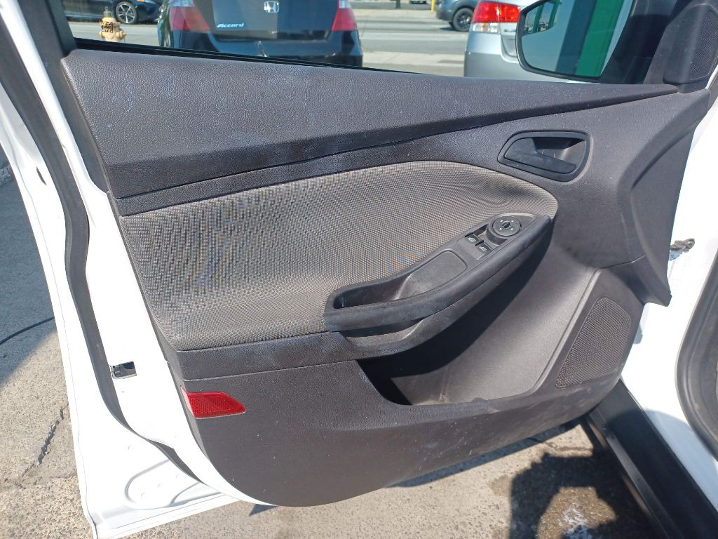 2014 Ford Focus Image 9