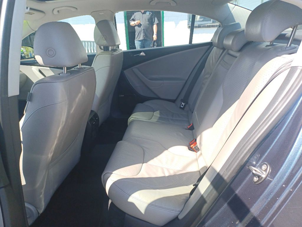 2007 Volkswagen Passat Image 11