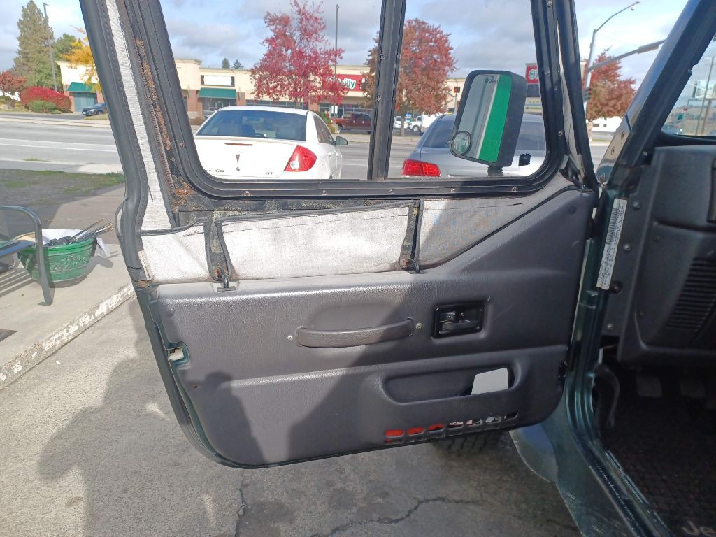 1999 Jeep Wrangler Image 10