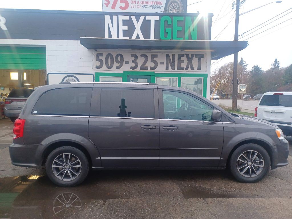 2017 Dodge Grand Caravan Image 1