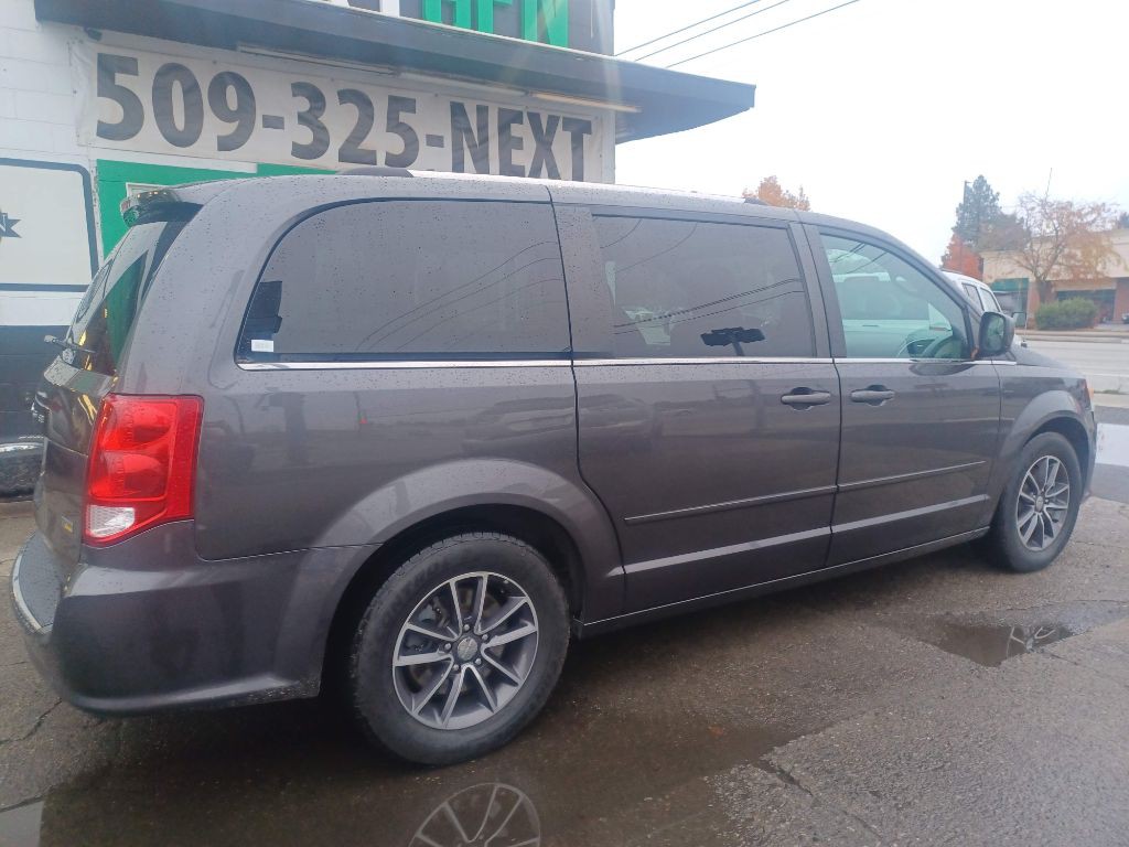 2017 Dodge Grand Caravan Image 2
