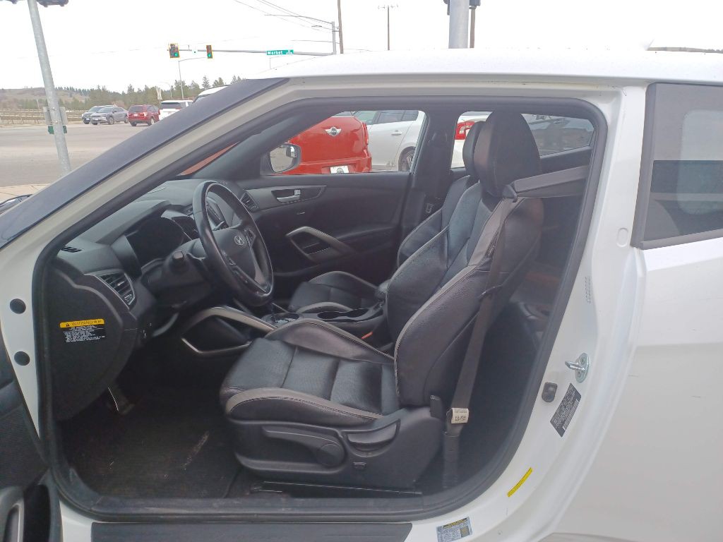 2016 Hyundai Veloster Image 9