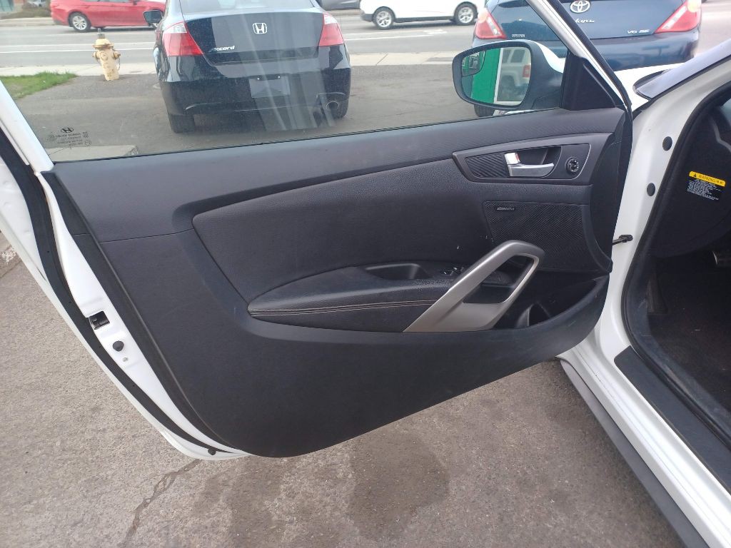 2016 Hyundai Veloster Image 10