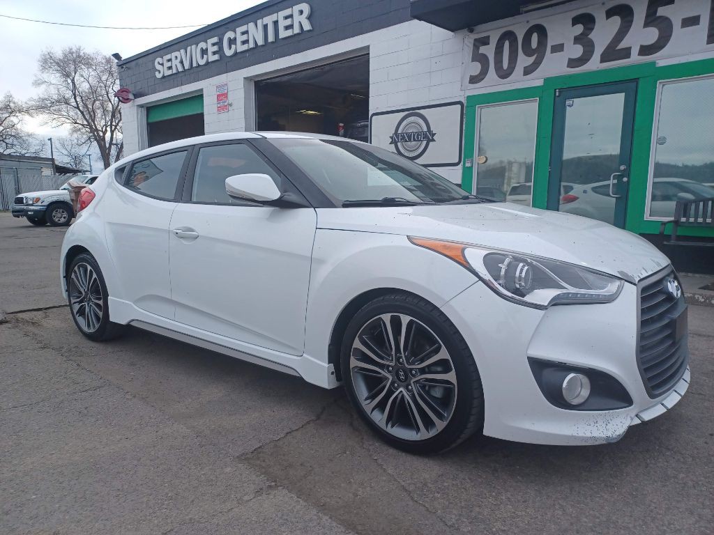 2016 Hyundai Veloster Image 2