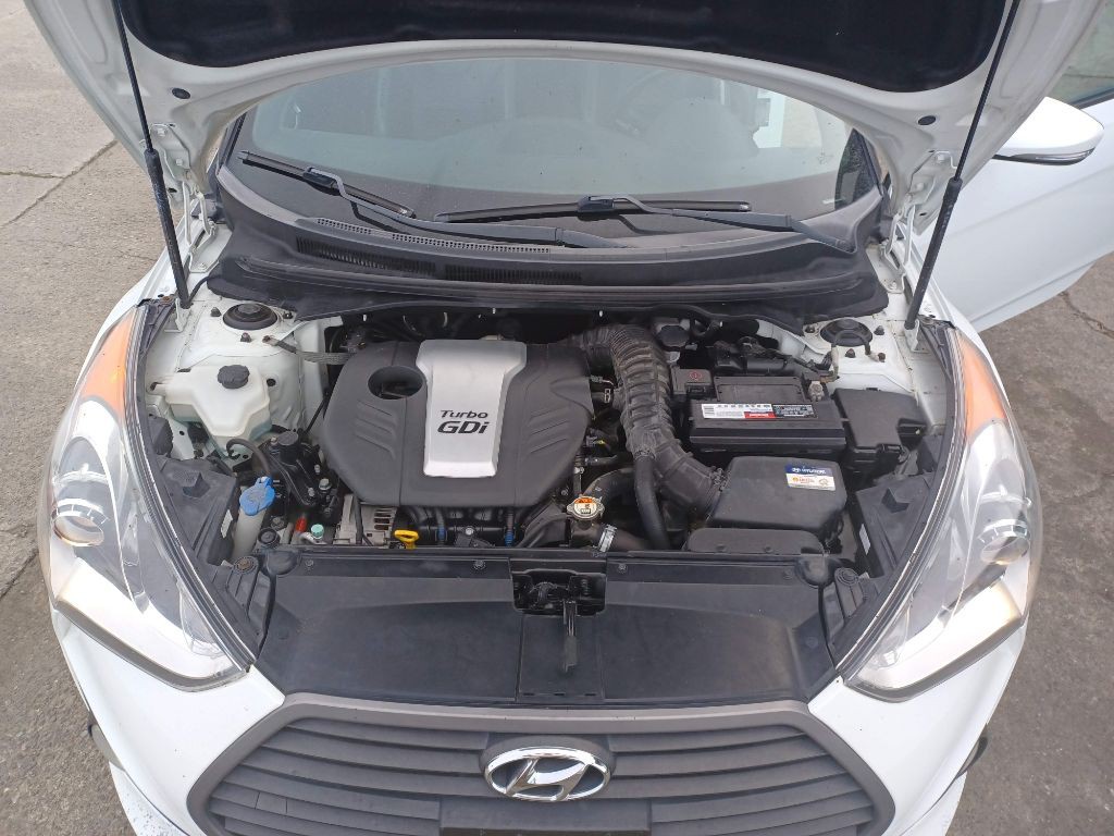 2016 Hyundai Veloster Image 17