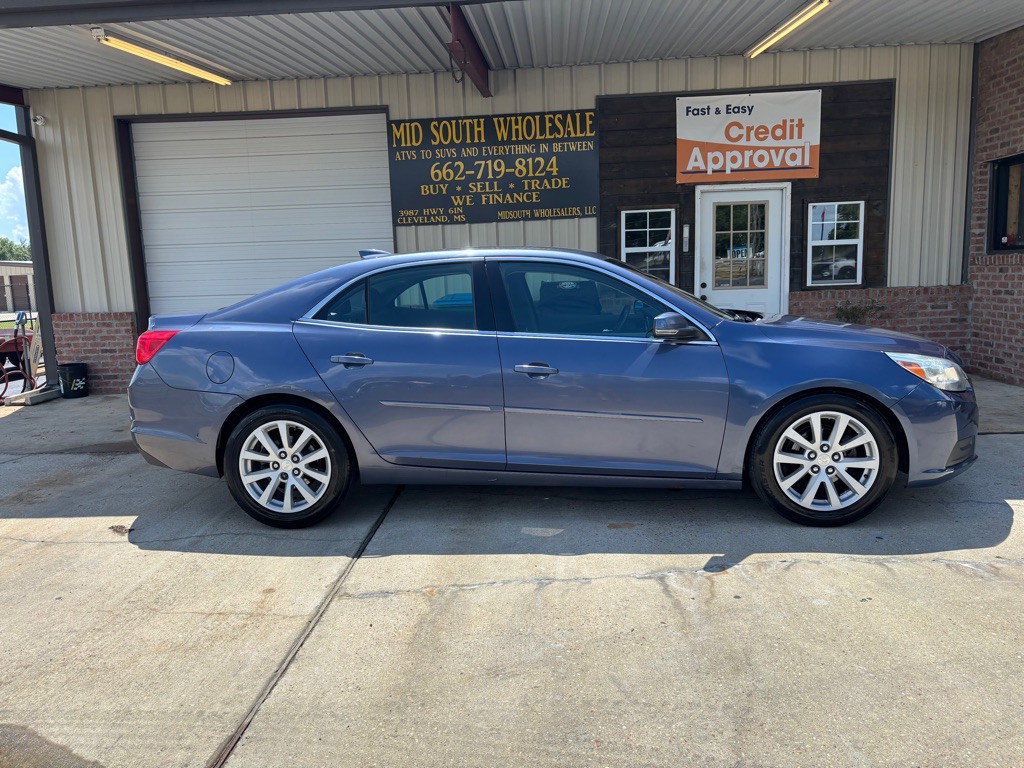 2015 Chevrolet Malibu Image 2