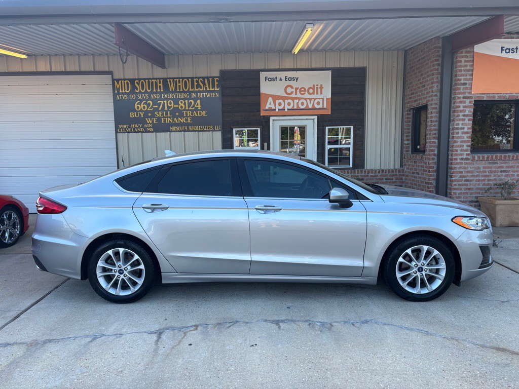 2020 Ford Fusion Image 2