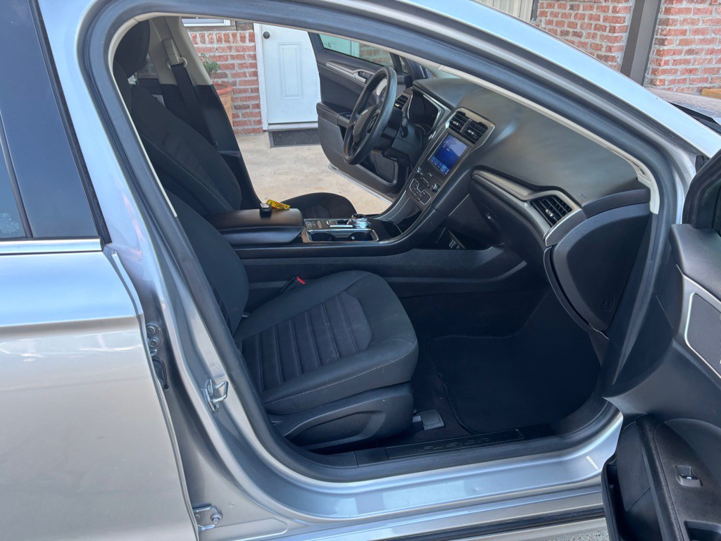 2020 Ford Fusion Image 11