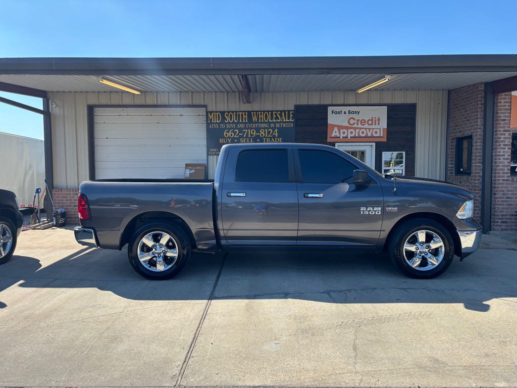 2014 RAM 1500 Image 2