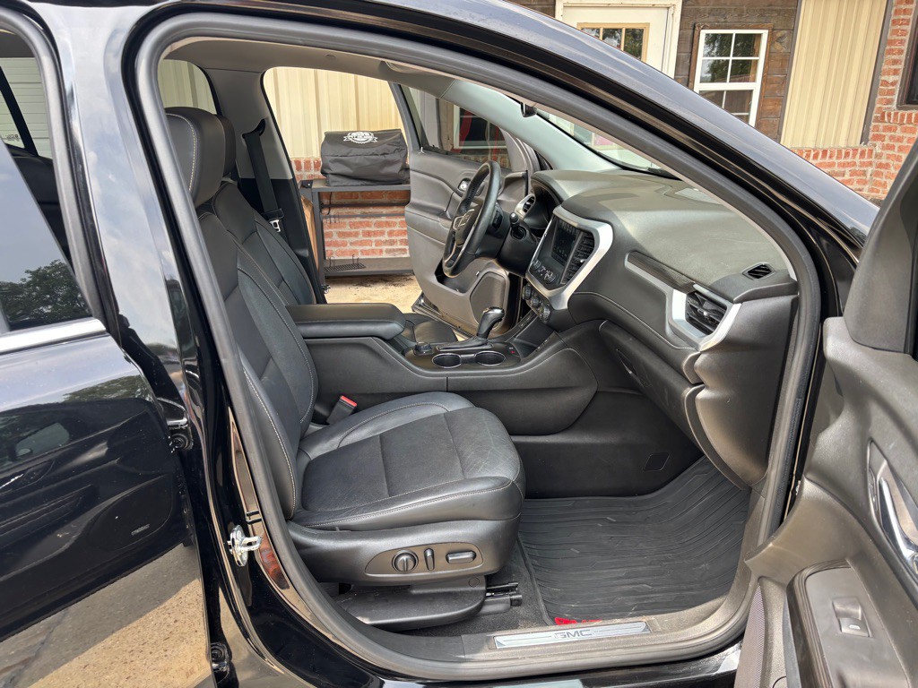 2018 GMC Acadia Image 12